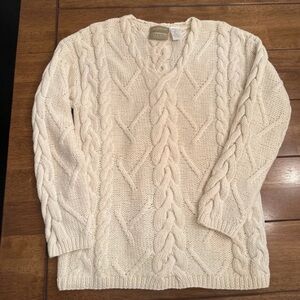 Vintage Women’s hand knitted Cable Knit Sweater by Liz Claiborne size s/m